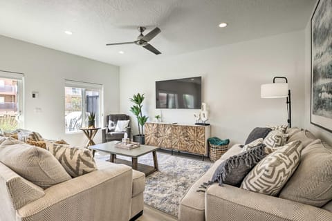 Spacious St George Townhome with Grill and Views! House in St George