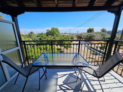 Patio, Day, Natural landscape, View (from property/room), Balcony/Terrace, Seating area, Dining area