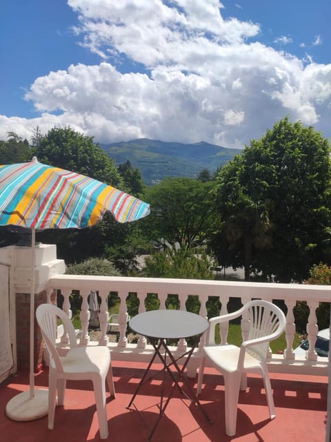 Patio, Natural landscape, Balcony/Terrace, Dining area, Mountain view