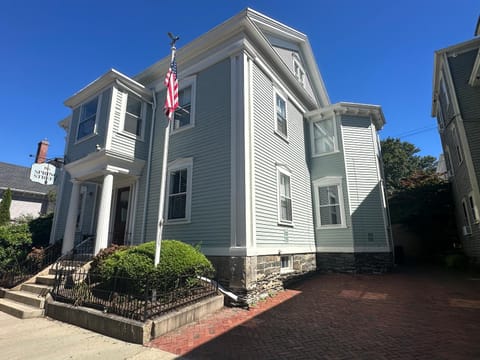 Charming Victorian Home Downtown Newport House in Newport