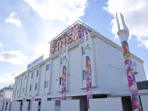 Facade/entrance
