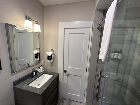 Entire Modern 7 Unit 7 Bath Boutique Inn House in Newport