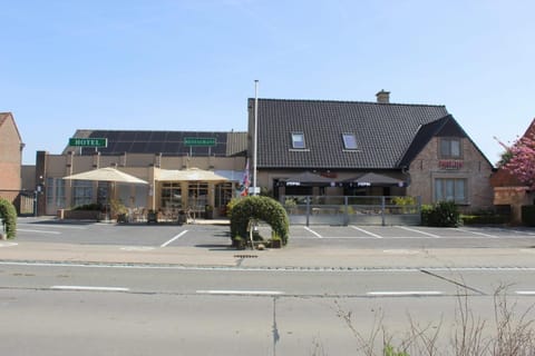 Property building, Restaurant/places to eat