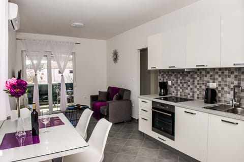 TV and multimedia, Kitchen or kitchenette, Living room, Dining area