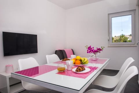 TV and multimedia, Seating area