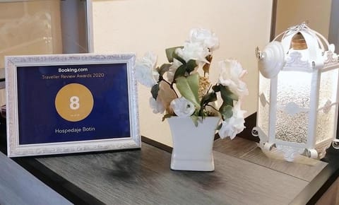 Lobby or reception, Certificate/Award