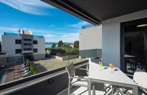 Property building, Day, View (from property/room), Balcony/Terrace, Living room, Food and drinks, Seating area, Dining area, Food, Drinks