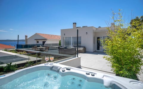 Exclusive Seafront Suite with jacuzzi Apartment in Dubrovnik-Neretva County