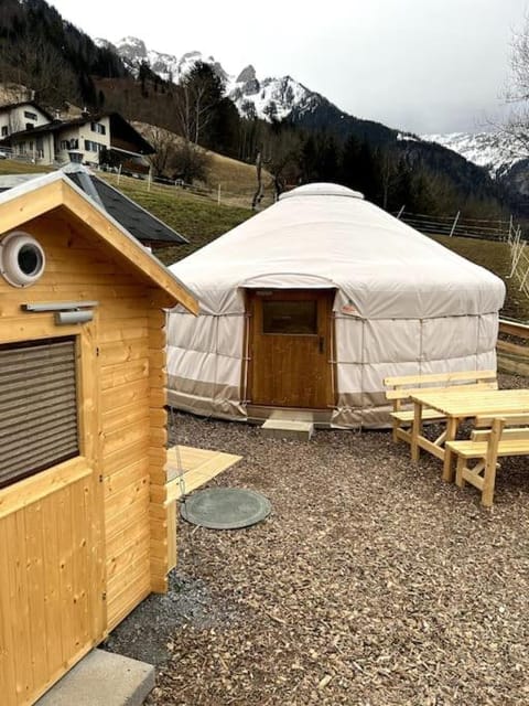 Jurte beim Lama- & Alpakahof Triesenberg Luxury tent in Vorarlberg, Austria