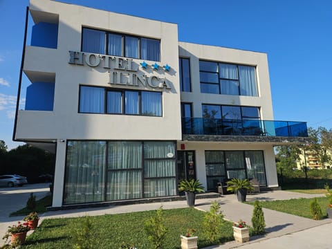 Property building, Facade/entrance, Day, Parking