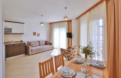 Photo of the whole room, Dining area