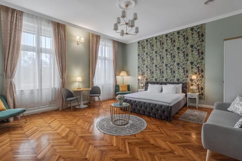 Bed, Photo of the whole room, Seating area, Bedroom