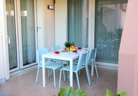 Patio, Day, View (from property/room), Balcony/Terrace, Dining area