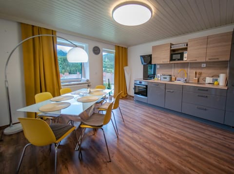 Kitchen or kitchenette, Dining area, kitchen