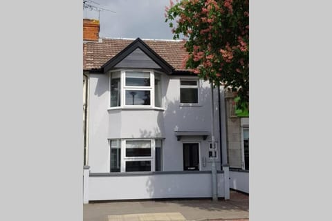 2nd floor Comfy Swindon Centre - Loft Studio Apartment in Swindon