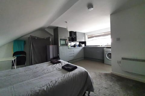 2nd floor Comfy Swindon Centre - Loft Studio Apartment in Swindon