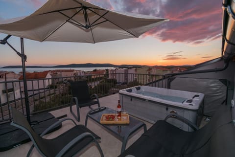 Hot Tub, Balcony/Terrace, Sunset