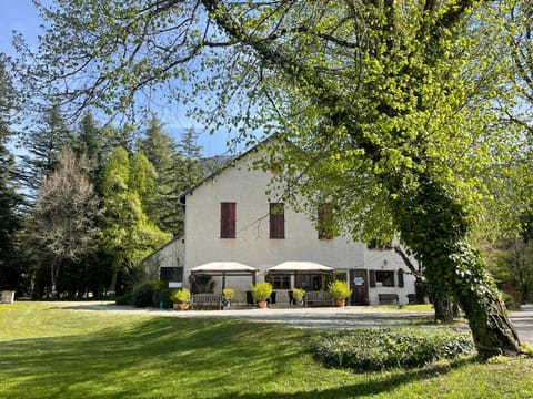 Property building, Restaurant/places to eat