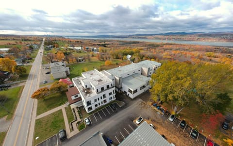 Neighbourhood, Natural landscape, Bird's eye view, Mountain view, River view, Street view, Location