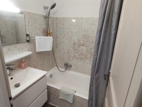 Nart & Niar Apartment in Annemasse