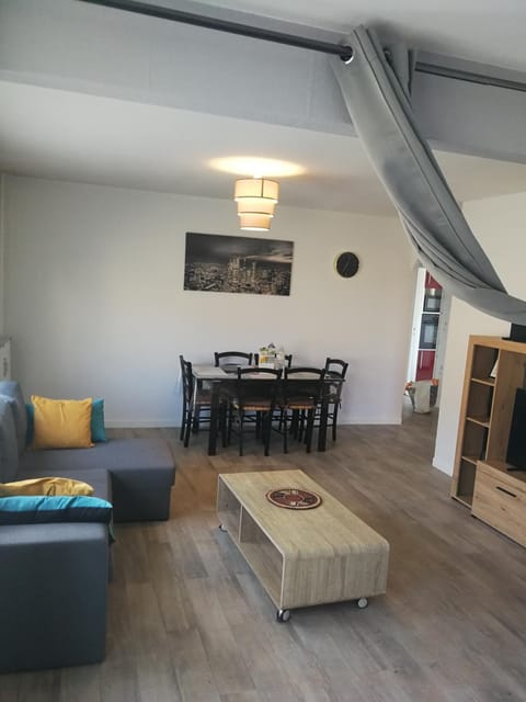 Joli appartement résidentiel à Troyes Apartment in Troyes