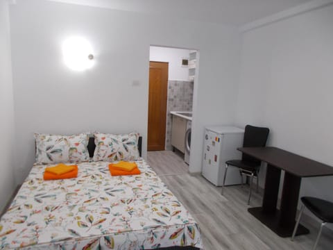 Bed, TV and multimedia, Living room, Photo of the whole room, Bedroom, towels