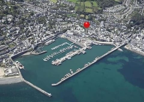 Neighbourhood, Area and facilities, Area and facilities, Location