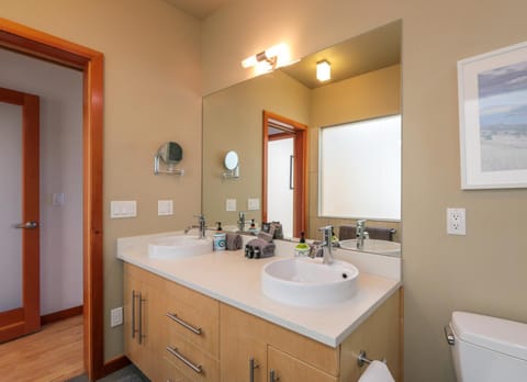 ALOFT Airy Design with River View House in Hood River