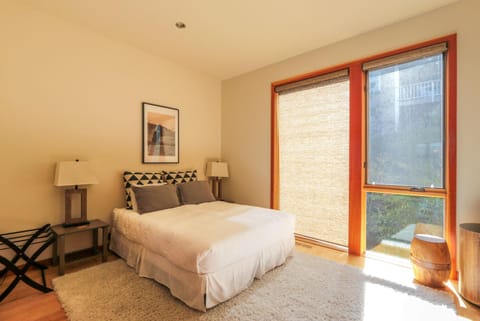 ALOFT Airy Design with River View House in Hood River