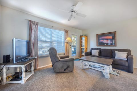 Alleys 22 with Direct Deck Access Apartment in Hood River