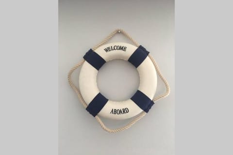 Entire Ground Floor Apartment - West Bay Apartment in West Bay, UK