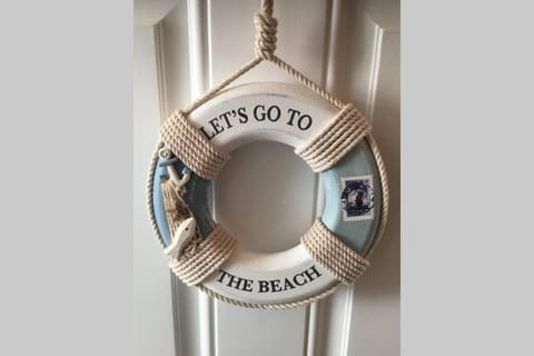 Entire Ground Floor Apartment - West Bay Apartment in West Bay, UK