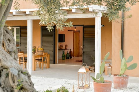 Patio, Facade/entrance, Garden