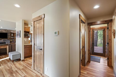 3 Tumalo with Wood Burning Fireplace House in Sunriver