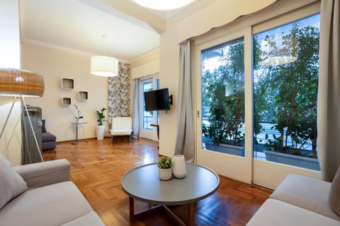 TV and multimedia, Living room, Seating area