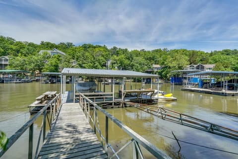 Private Dock and Resort Access Margaritaville Cabin Cabin in Lake of the Ozarks
