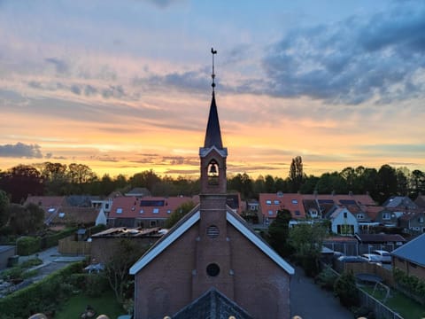 Nearby landmark, Neighbourhood, City view, Street view, Sunrise, Sunset