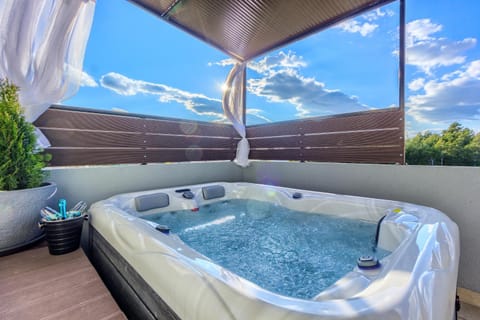 Hot Tub, Balcony/Terrace