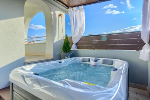 Hot Tub, Balcony/Terrace