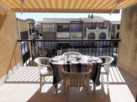Balcony/Terrace, Pool view, Meals
