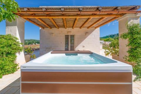 Property building, Hot Tub