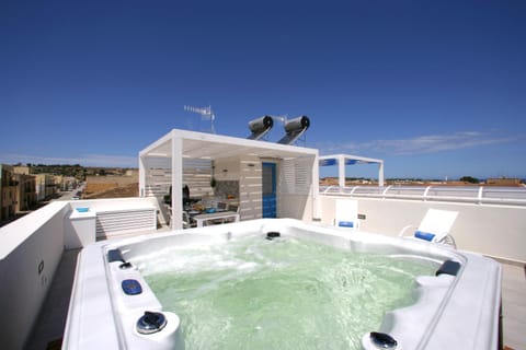 Hot Tub, Balcony/Terrace, Swimming pool
