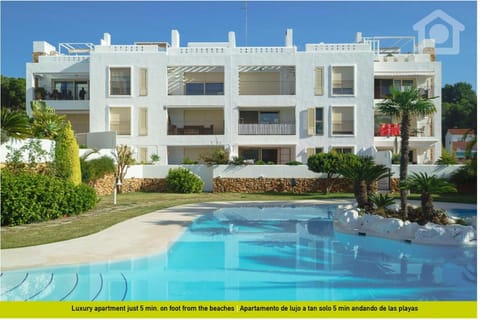 Property building, Facade/entrance, Off site