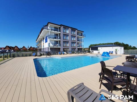 Property building, Day, Natural landscape, Swimming pool, sunbed