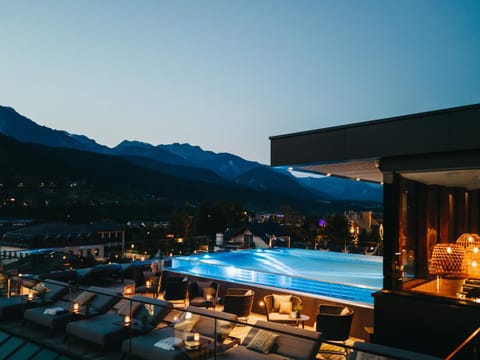 Night, Spa and wellness centre/facilities, Mountain view, Pool view, Swimming pool