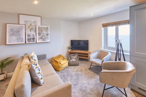 TV and multimedia, Living room, Seating area, Sea view