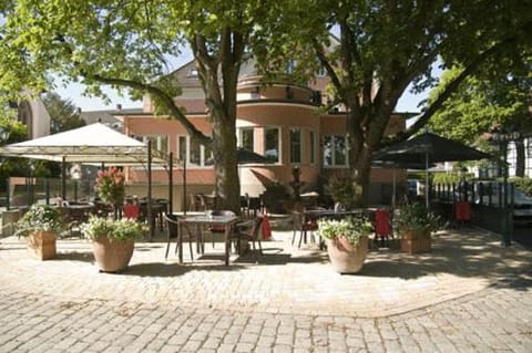 Restaurant/places to eat, Balcony/Terrace