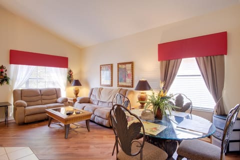 Sunny Villa with Lanai 17 Mi to Disney! House in Davenport