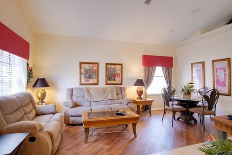 Sunny Villa with Lanai 17 Mi to Disney! House in Davenport