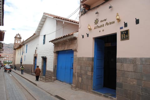 Facade/entrance